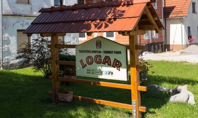 Zerovnica House | Turistična Kmetija Logar
