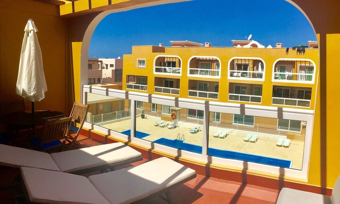 El Cotillo Apartment | Turquoise Cotillo: 50 meters from the beach, wifi, private terrace, pool