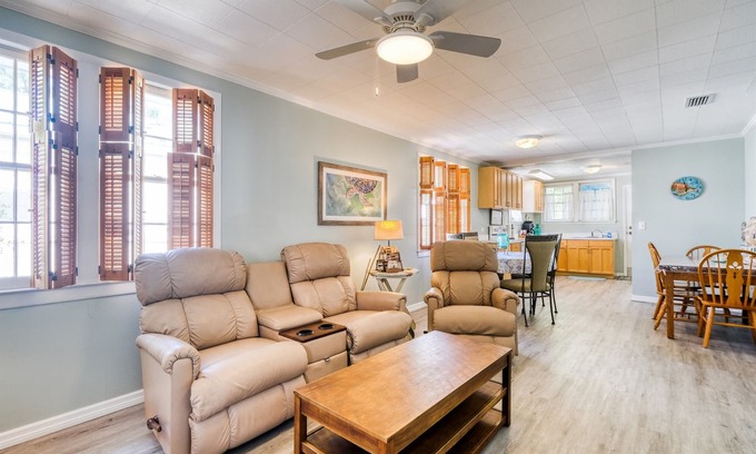 Cedar Key House | Turtle Cove- Boat Parking, Downtown, Fast Internet
