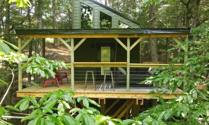 Campton House | Turtle Hatch-Hillside Cottage