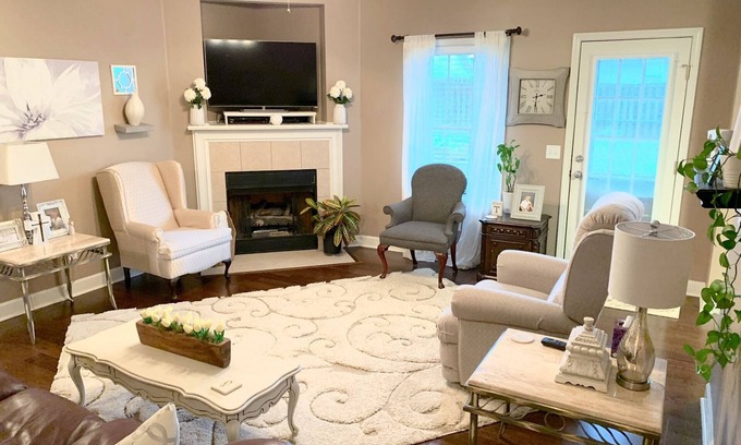 Moundville House | Tuscaloosa Clean, Safe & Stylish House, Minutes from UA and Downtown