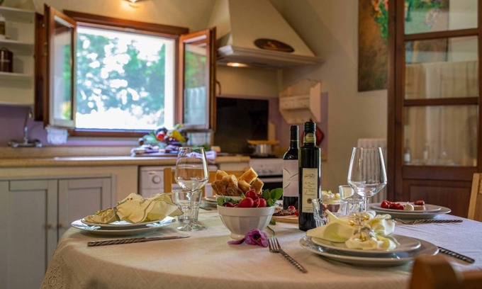 Sassetta Apartment | Tuscan style apartment with swimming pool near the sea