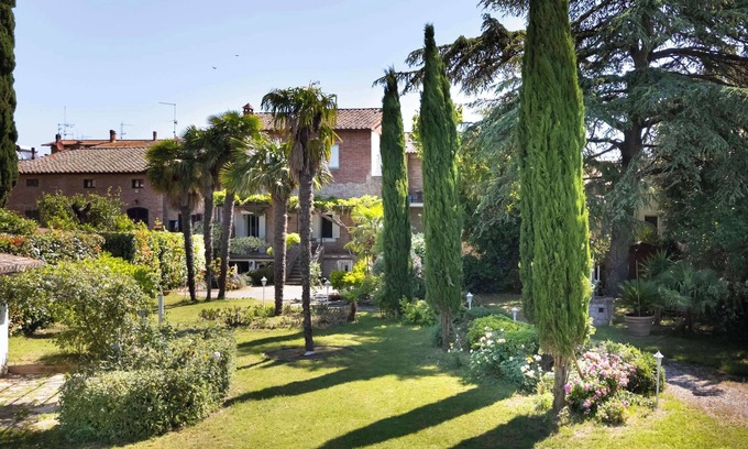 Gioiella House | Tuscany - Townhouse - Sleeps 18 - Garden near Lake