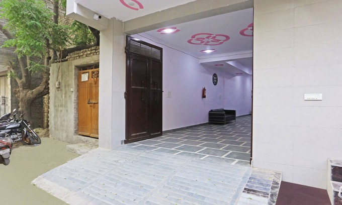 Pashim Vihar Hotel | Twamev Residency