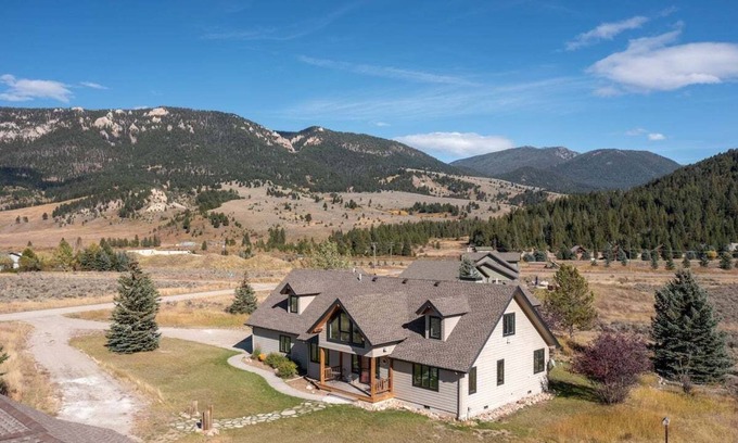 Gallatin Gateway House | Twin Antler Retreat | Big Sky | Gallatin River