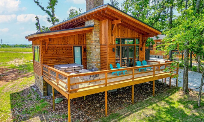 Afton Cabin | Twin Retreat Cabin 1: Hot Tub, Fire Pit, Golf Shangri La, Boat Grand Lake