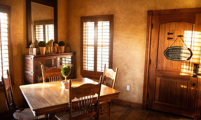 Brenham Cabin | Twinkling Star at RockinStarRanch
