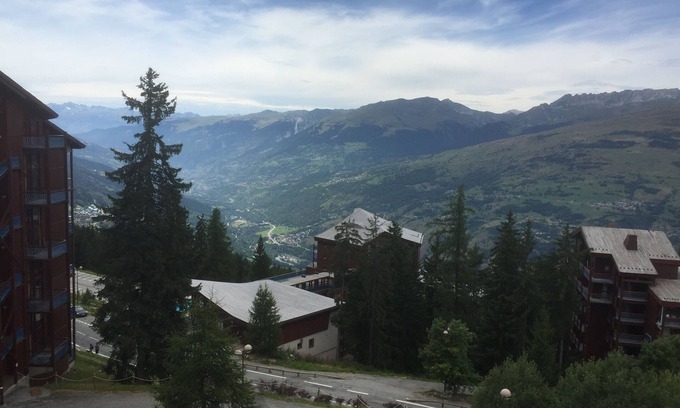 Arc-1800 Apartment | TWO BED APARTMENT IN ARCS 1800 - SKI IN/SKI OUT SLEEPS UP TO SEVEN