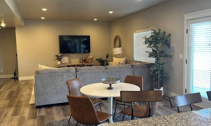 Saratoga Springs Apartment | Two bed basement apartment. AC, pool, spa and fitness access, theater room, WiFi