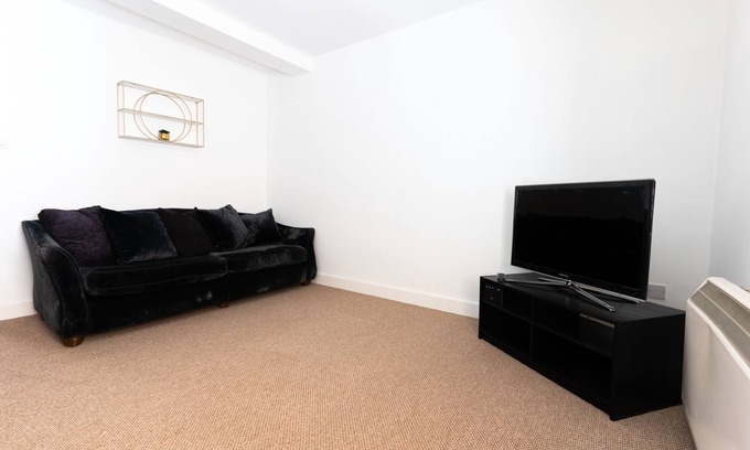 The Docks Apartment | Two bed Central apartment.