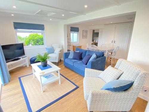 Freathy Ski Chalet | Two Bed Chalet with Sea Views