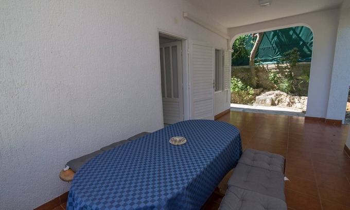 Veli Losinj Apartment | Two bedroom apartment with terrace Veli Lošinj, Lošinj (A-19700-c)