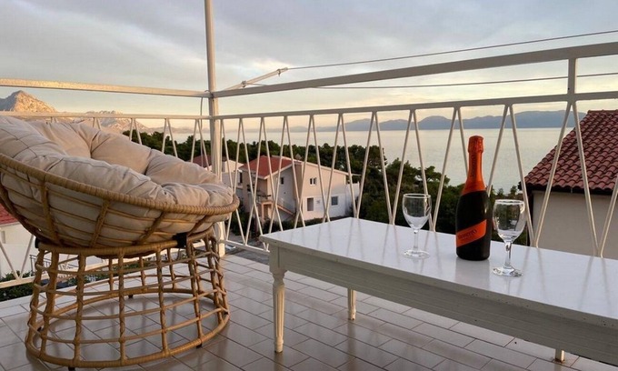 Blato Apartment | Two bedroom apartment with balcony and sea view Živogošće - Blato, Makarska (A-22253-d)