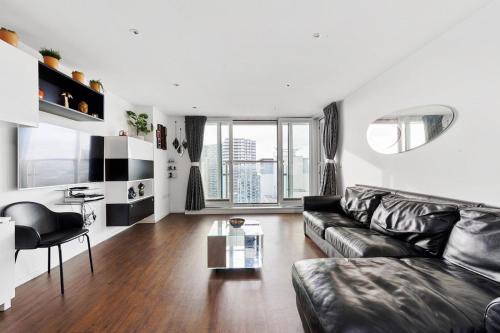 Docklands Apartment | Two Bedroom Apartment - London ExCeL Stays