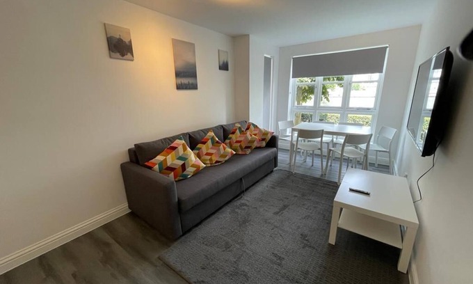Valentines Apartment | Two Bedroom Apartment Premium in Ilford Grand