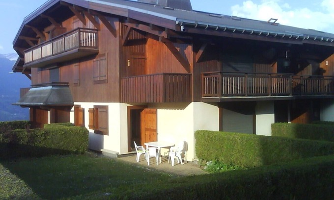 Combloux Apartment | Two-bedroom apartment with private garden on the edge of a meadow, 10 minutes' walk from the village.