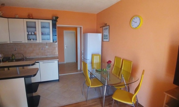 Brist Apartment | Two bedroom apartment with balcony and sea view Brist, Makarska (A-15443-b)