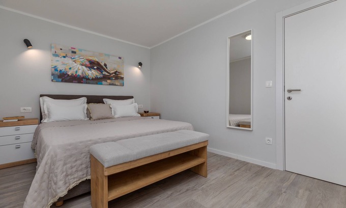 Mimice Apartment | Two bedroom apartment with terrace and sea view Mimice, Omiš (A-2754-a)