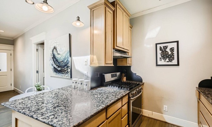 Oak Lawn Condo | Two bedroom Apt in North Dallas TX