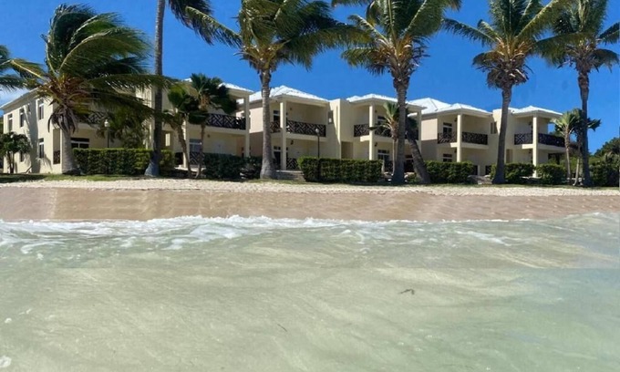 Osbourn Apartment | Two-Bedroom Beachfront Apartment - Lord Nelson Hotel