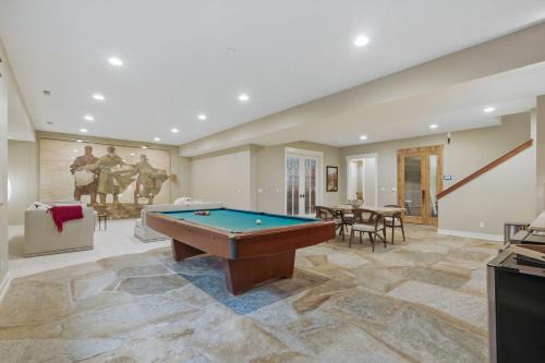 Flagstaff House | Two bedroom condo with steam sauna and billiards