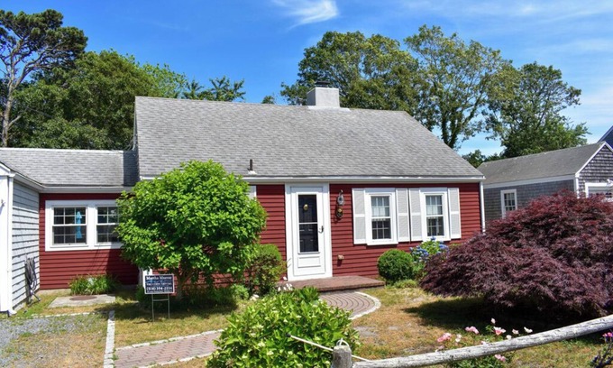 West Harwich House | Two bedroom cottage one quarter mile to Pleasant Road Beach