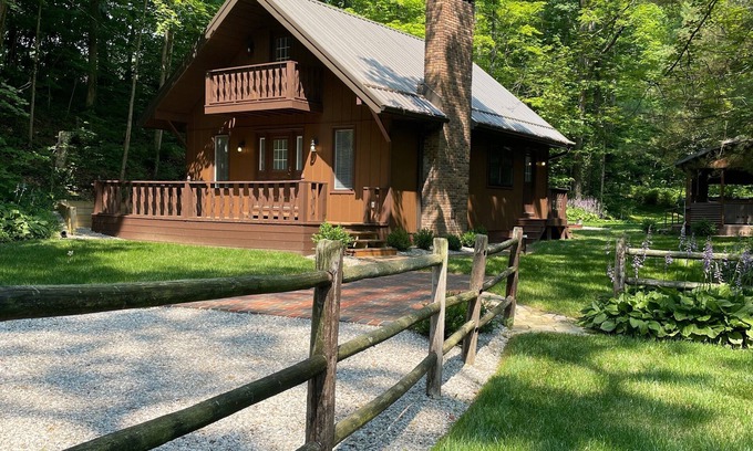 Amanda Cottage | Two bedroom Cottage in a peaceful setting - Reasonable distance to Hocking Hills
