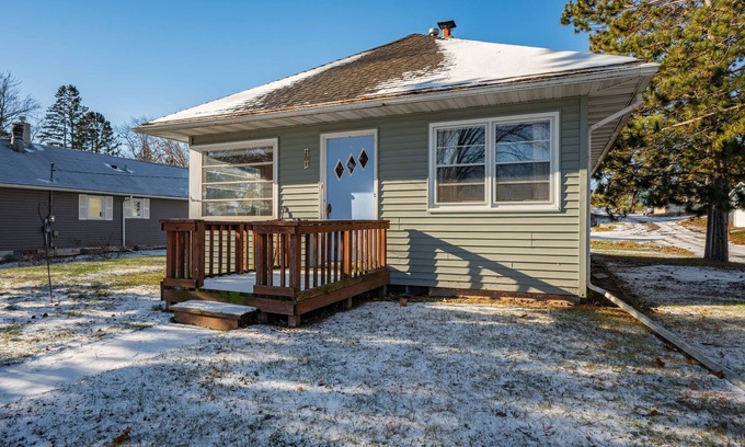 Coleraine House | Two Bedroom Cottage near Mt Itasca, Hodgins-Bernardo Arena, Eagle Ridge Golf Course & Trout Lake