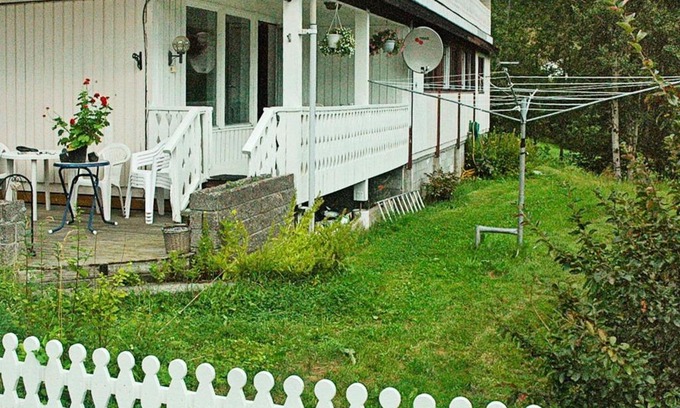 Luster Apartment | Two-Bedroom Holiday home in Høyheimsvik