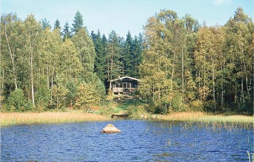 Palsmala House | Two-Bedroom Holiday Home In Almeboda
