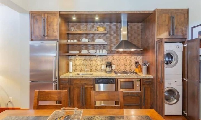 Mayne Island House | Two Bedroom Oceanfront Villa - Mayne Island Resort