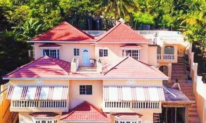 Mandeville House | Two bedroom, One bath Apartment