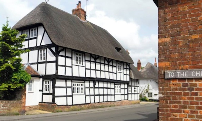Manningford Bruce House | Two Bedroom Thatched cottage