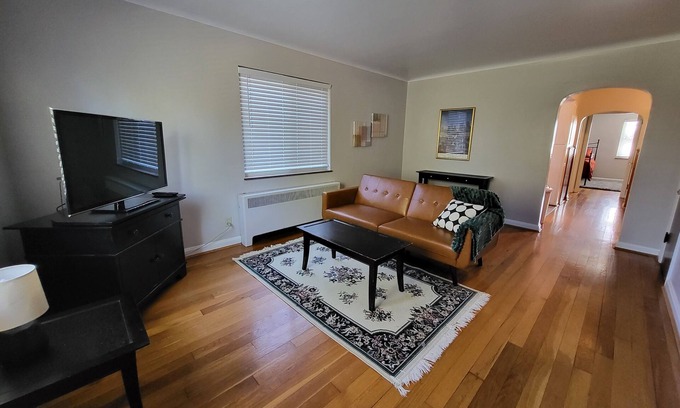 Roselawn Finance Apartment | Two Cozy apartments in the same building