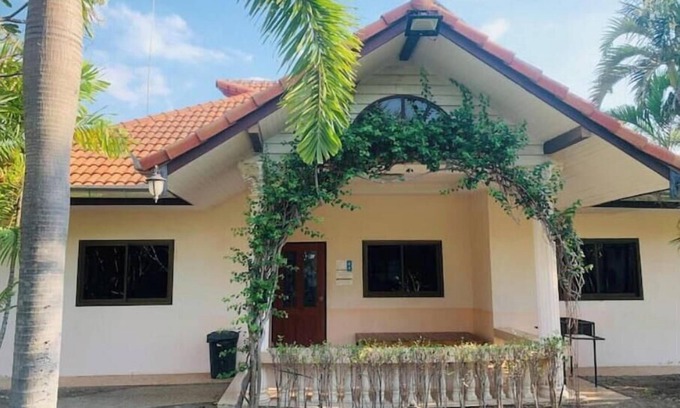 Si Racha Villa | Two Fifty Nine Resort 259 รีสอร์ต 2br 2bath & the other 3br 2bath