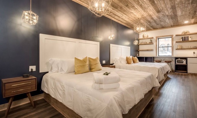 Prescott Hotel | Two King Beds, One Epic Girls’ Trip