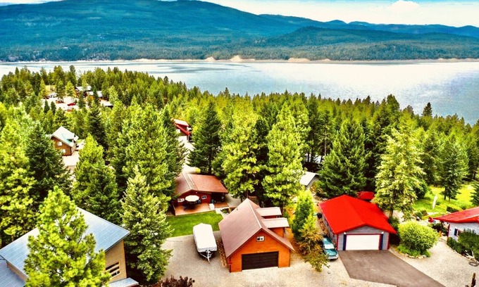 Rexford Cabin | Two Montana Lake Cabins Koocanusa near Whitefish and Glacier National Park