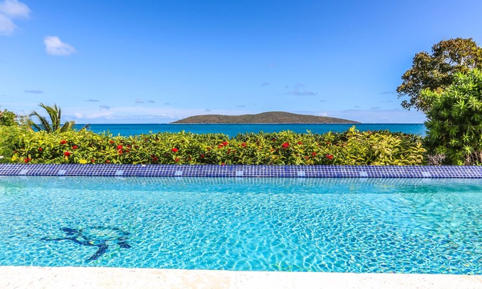 Cotton Valley House | 🌴Two Palms the finest beach front!