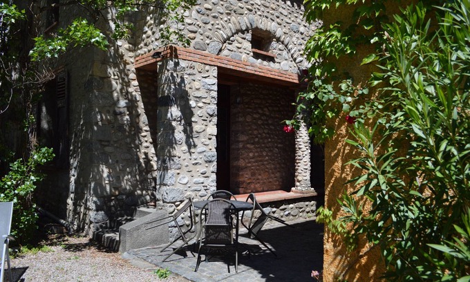 Prades Cottage | Two person gite in town of Prades (2 people maximum)