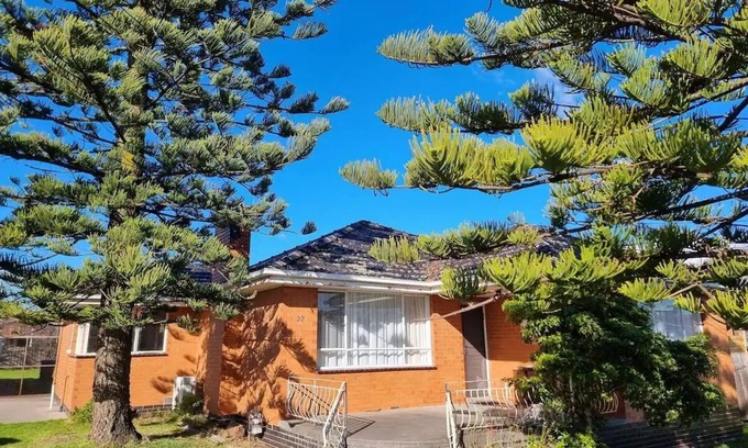 Tullamarine House | Two Pines, house near airport and shopping!