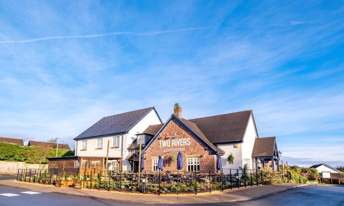 Chepstow Hotel | Two Rivers Lodge by Marston’s Inns