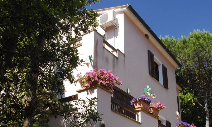 Procchio Apartment | TWO-ROOM APARTMENT NEAR THE BEACH Promo from 9/9/17 € 500 1 week € 800 2 weeks