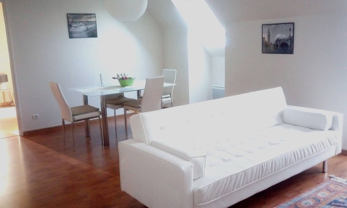 Jouars-Pontchartrain Apartment | Two Rooms in the Forest
