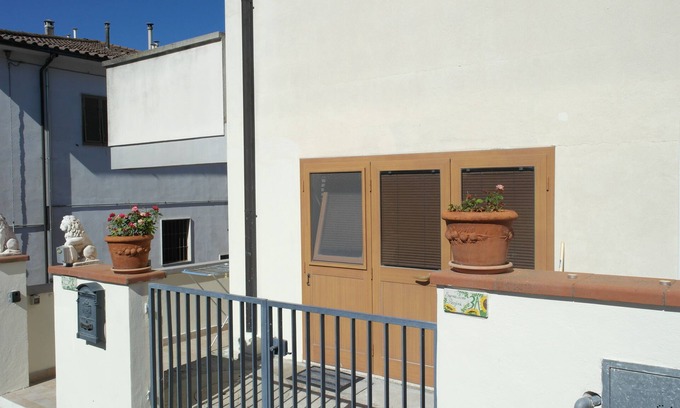 Montescudaio Apartment | Two rooms on the Tuscan hills just 11 km from the sea price crisis