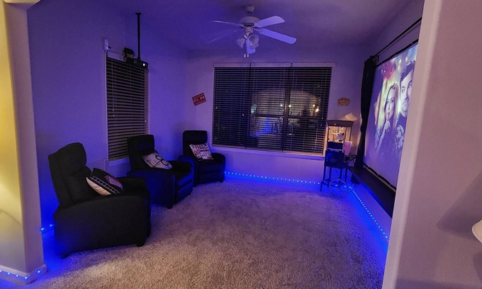 Executive Park Apartment | Two the MovienSpacious 2 BedroomnClose to everything! SLEEPS -7nInstant Booking
