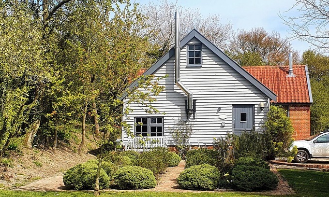 Chediston Cottage | TWOSOME, pet friendly, character holiday cottage in Halesworth