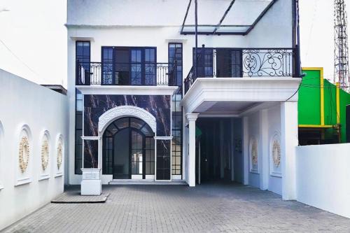 Sedati House | TwoSpaces Living at Nabila Semampir Homestay
