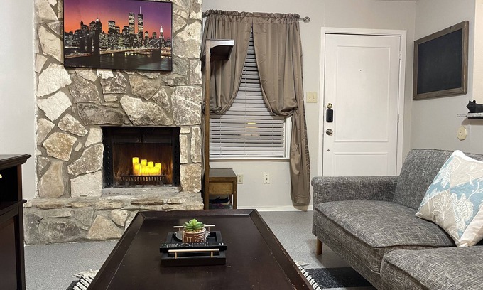 Heritage Apartment | TXST Cozy and centrally located