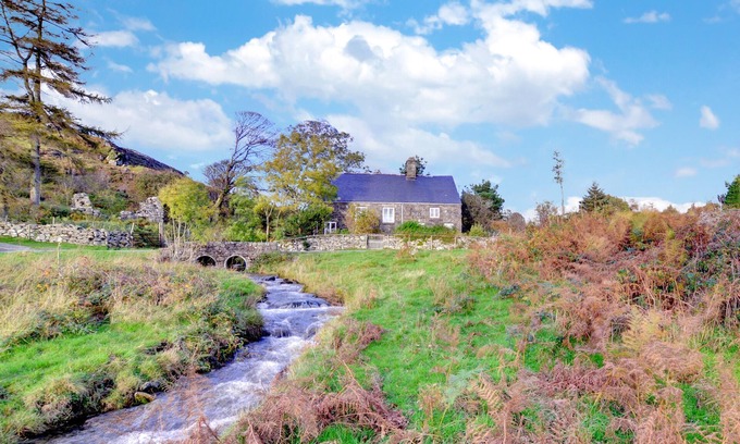 Dolgellau House | Ty Capel Carmel - Three Bedroom House, Sleeps 5