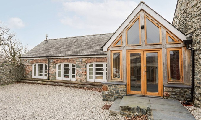 Newborough Cottage | TY SIAM, pet friendly, luxury holiday cottage in Newborough